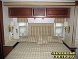 2004 Winnebago Adventurer Photo #27