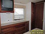 2004 Winnebago Adventurer Photo #29
