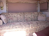 2002 Winnebago Adventurer Photo #9