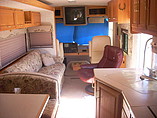 2002 Winnebago Adventurer Photo #11