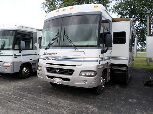 05 Winnebago Adventurer
