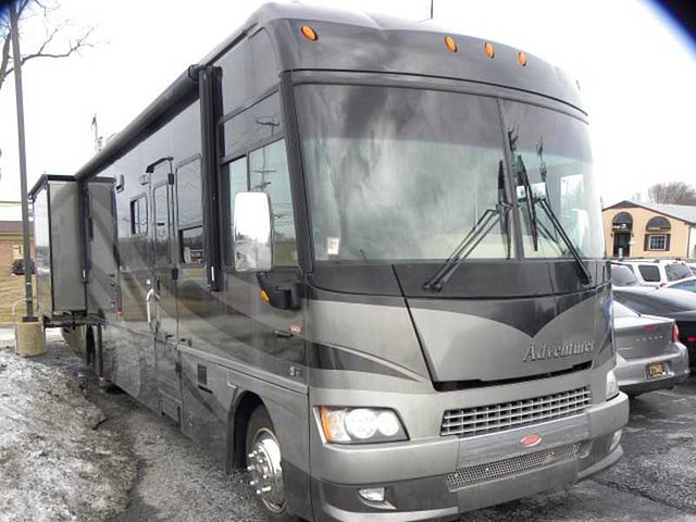 2007 Winnebago Adventurer Photo