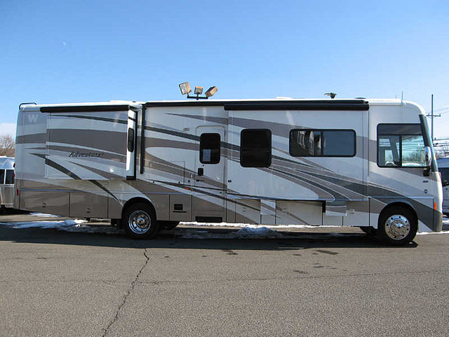 2013 Winnebago Adventurer Photo