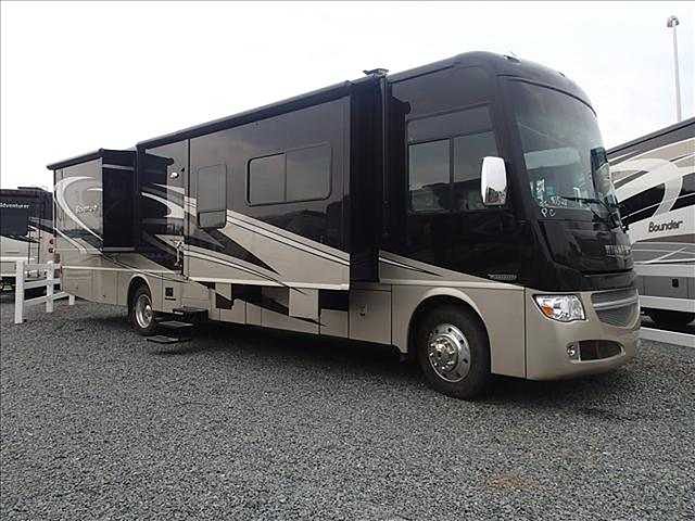 2015 Winnebago Adventurer Photo
