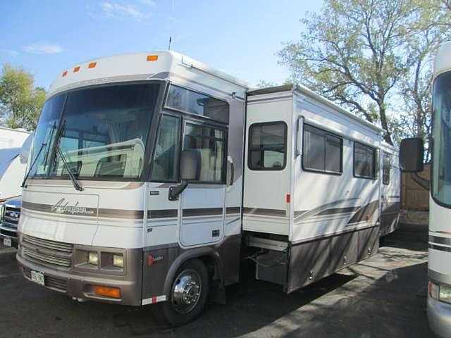 2000 Winnebago Adventurer Photo