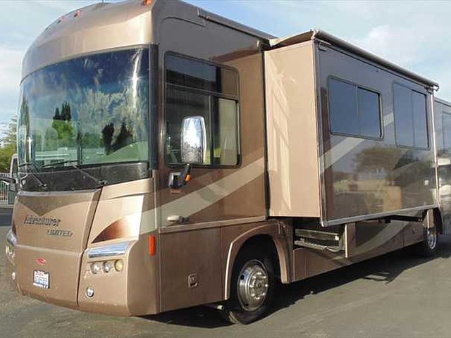 2008 Winnebago Adventurer Photo