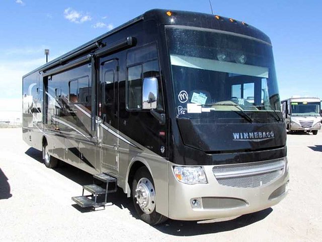 2014 Winnebago Adventurer Photo