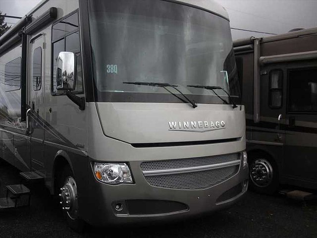 2015 Winnebago Adventurer Photo