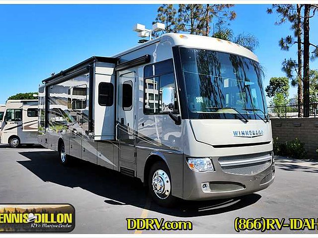2015 Winnebago Adventurer Photo