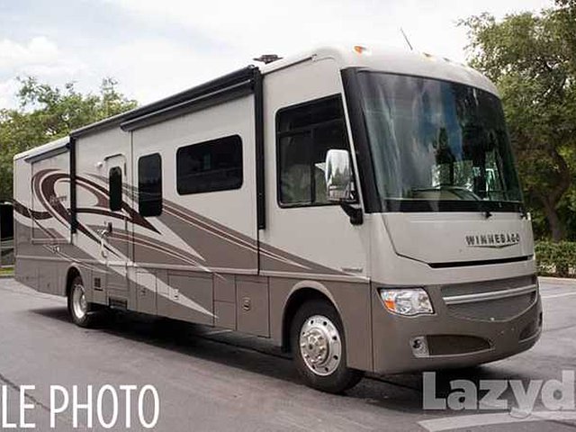 2016 Winnebago Adventurer Photo