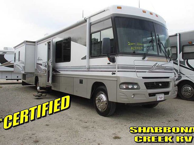 2004 Winnebago Adventurer Photo