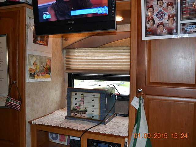 2010 Winnebago Adventurer Photo