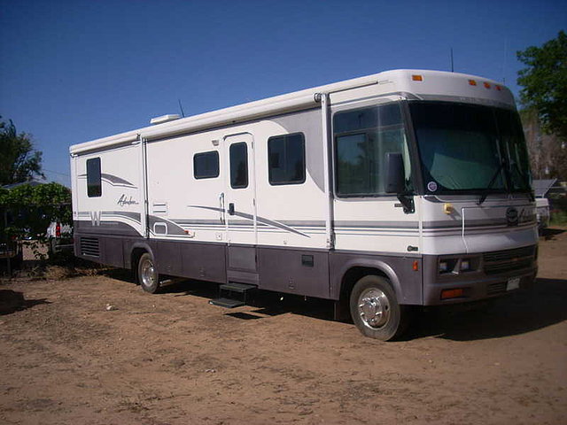 2002 Winnebago Adventurer Photo