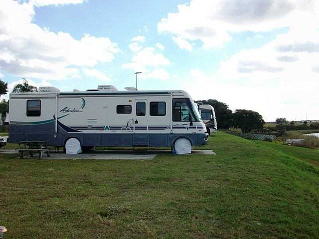 1997 Winnebago Adventurer Photo