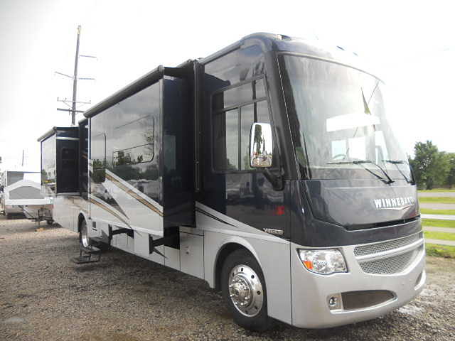 2015 Winnebago Adventurer Photo