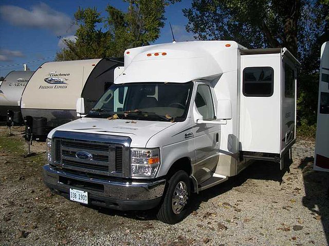 2008 Winnebago Aspect Photo