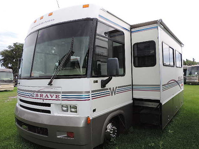 2000 Winnebago Brave Photo