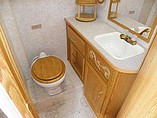 2005 Winnebago Chalet Photo #10