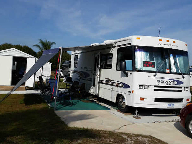 2001 Winnebago Brave Photo