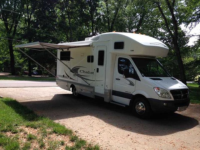 2010 Winnebago Chalet Photo