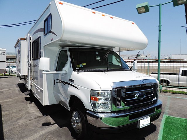 2009 Winnebago Chalet Photo