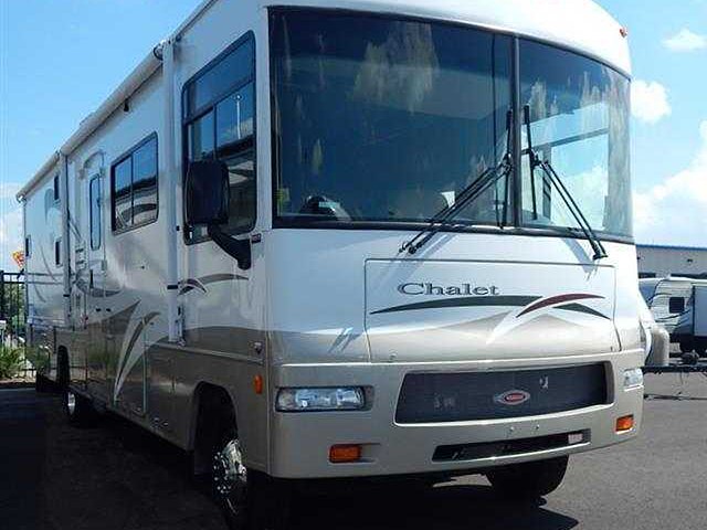 2009 Winnebago Chalet Photo