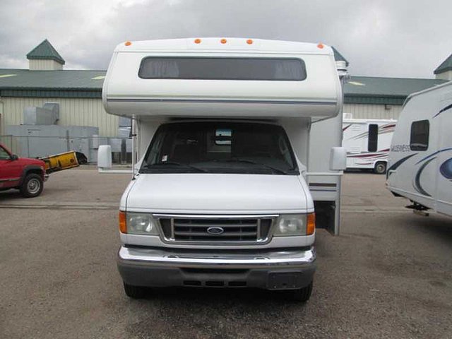 2005 Winnebago Chalet Photo