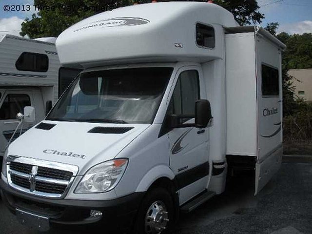 2010 Winnebago Chalet Photo