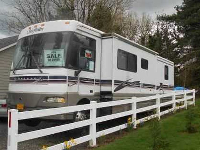 1999 Winnebago Chieftain Photo