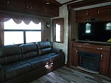 2015 Winnebago Destination Photo #11