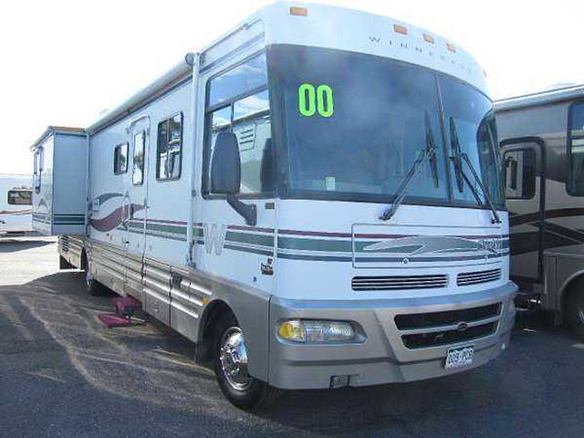 2000 Winnebago Winnebago Photo