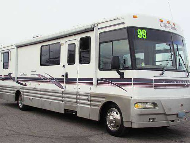 1999 Winnebago Winnebago Photo