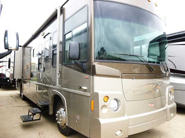 2008 Winnebago Destination Photo