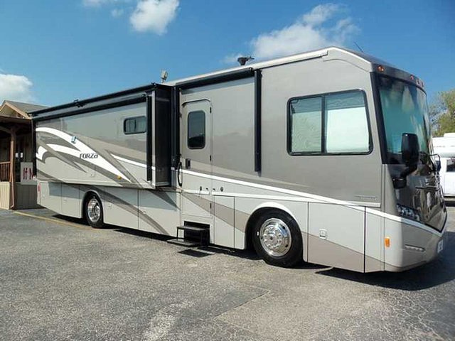 2015 Winnebago Forza Photo