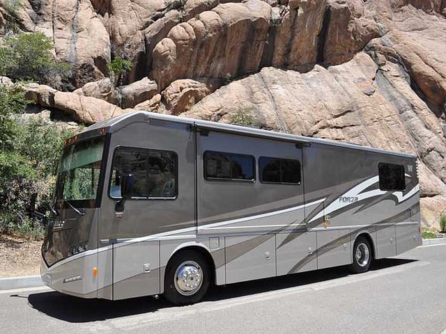 2015 Winnebago Forza Photo