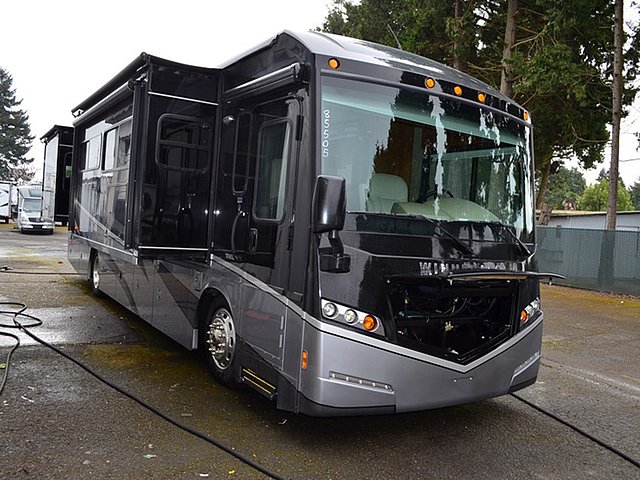 2015 Winnebago Forza Photo