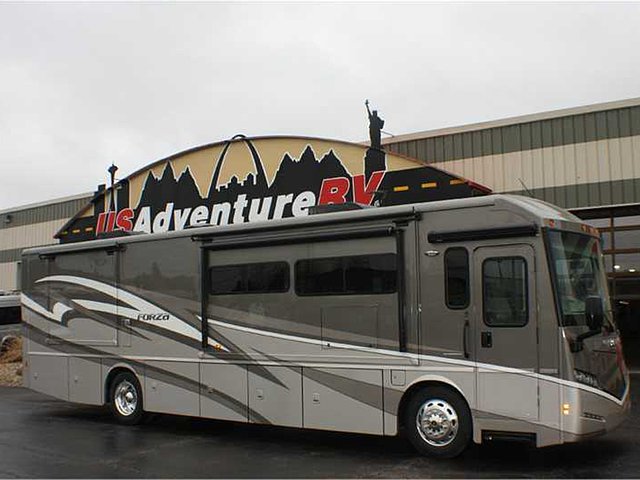 2016 Winnebago Forza Photo