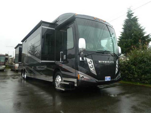 2015 Winnebago Grand Tour Photo