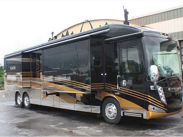 2016 Winnebago Grand Tour Photo