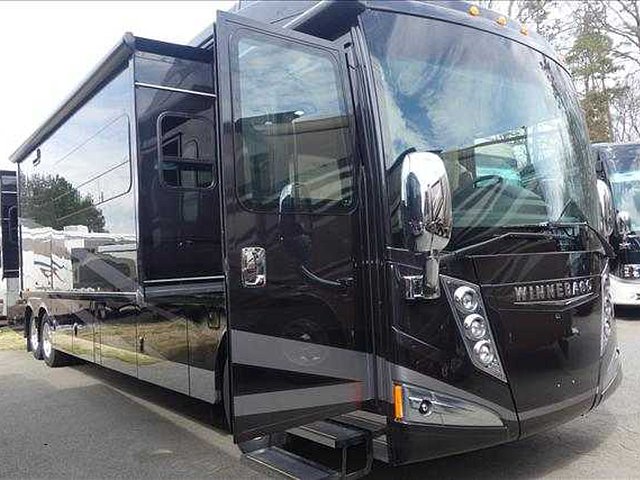 2015 Winnebago Grand Tour Photo