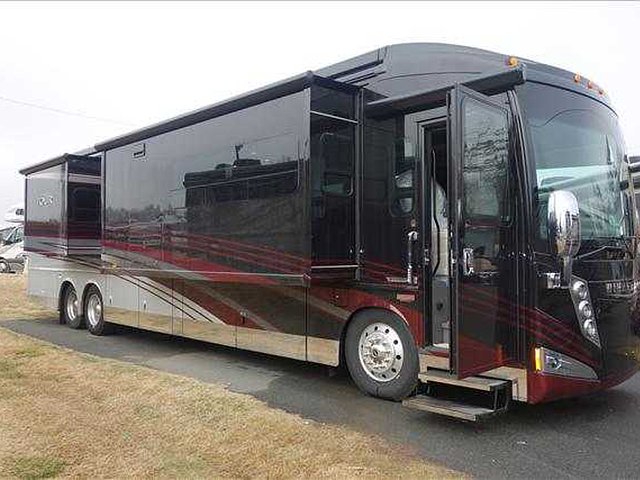 2015 Winnebago Grand Tour Photo