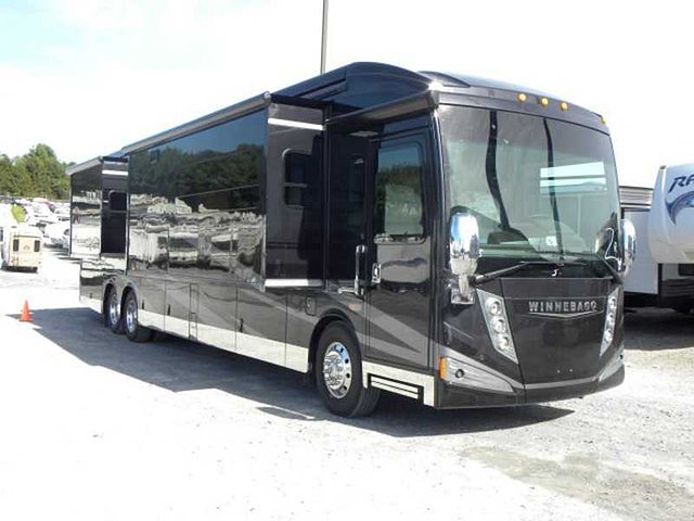 2015 Winnebago Grand Tour Photo