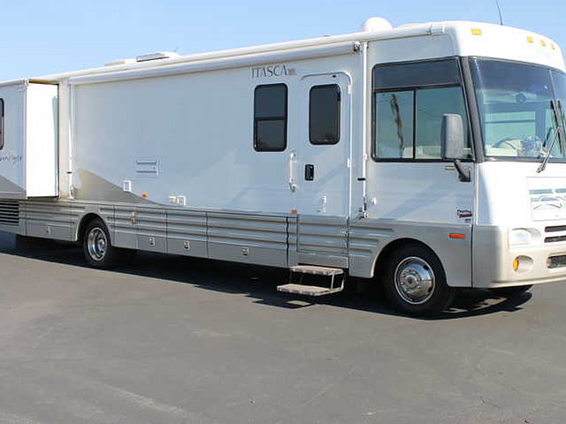2001 Winnebago Winnebago Photo