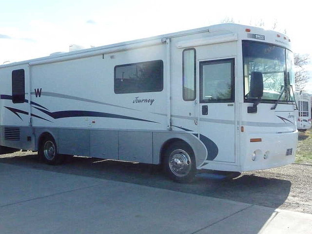 2001 Winnebago Journey Photo