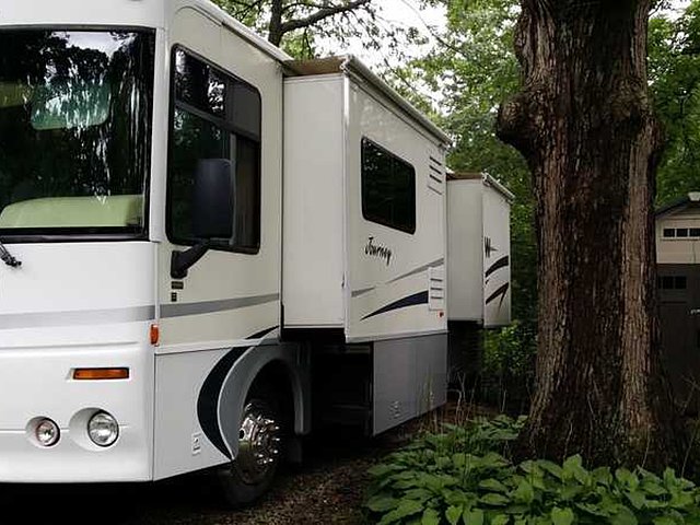 2001 Winnebago Journey Photo