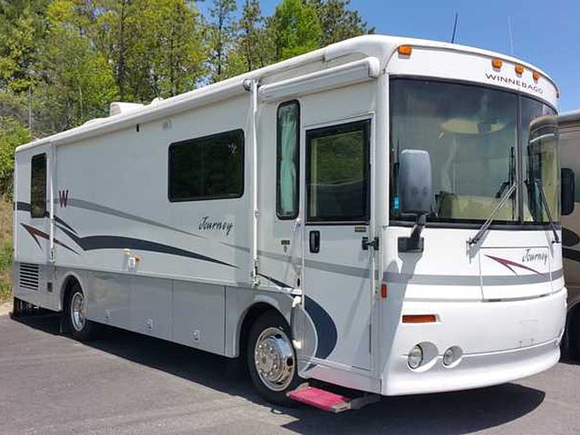 2001 Winnebago Journey Photo