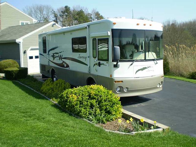 2002 Winnebago Journey Photo