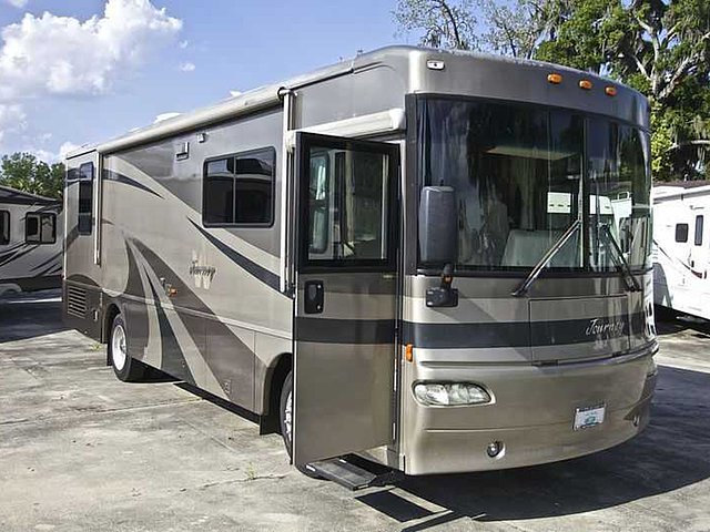 2004 Winnebago Journey Photo