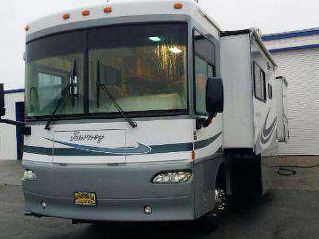 2004 Winnebago Journey Photo