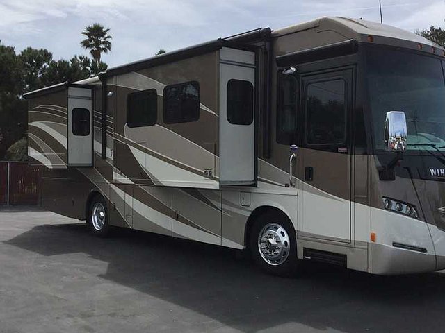 2013 Winnebago Journey Photo
